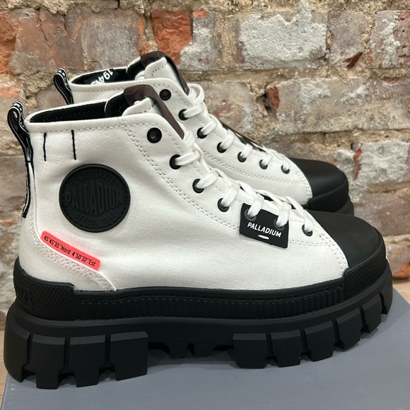 New Palladium Revolt HI TX Ankle Boot 97242-116-M Star White women’s Size 6.5 M - Picture 1 of 8